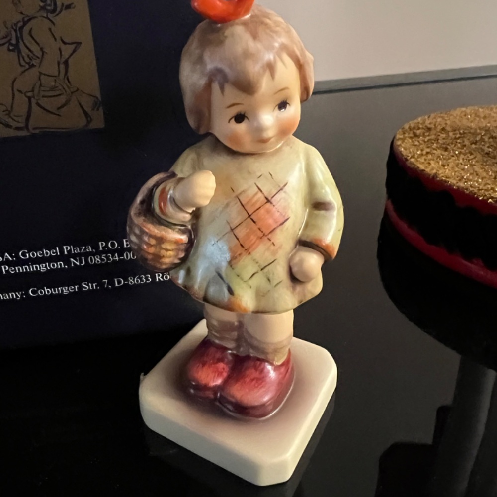 Hummel - Picture 2 of 4